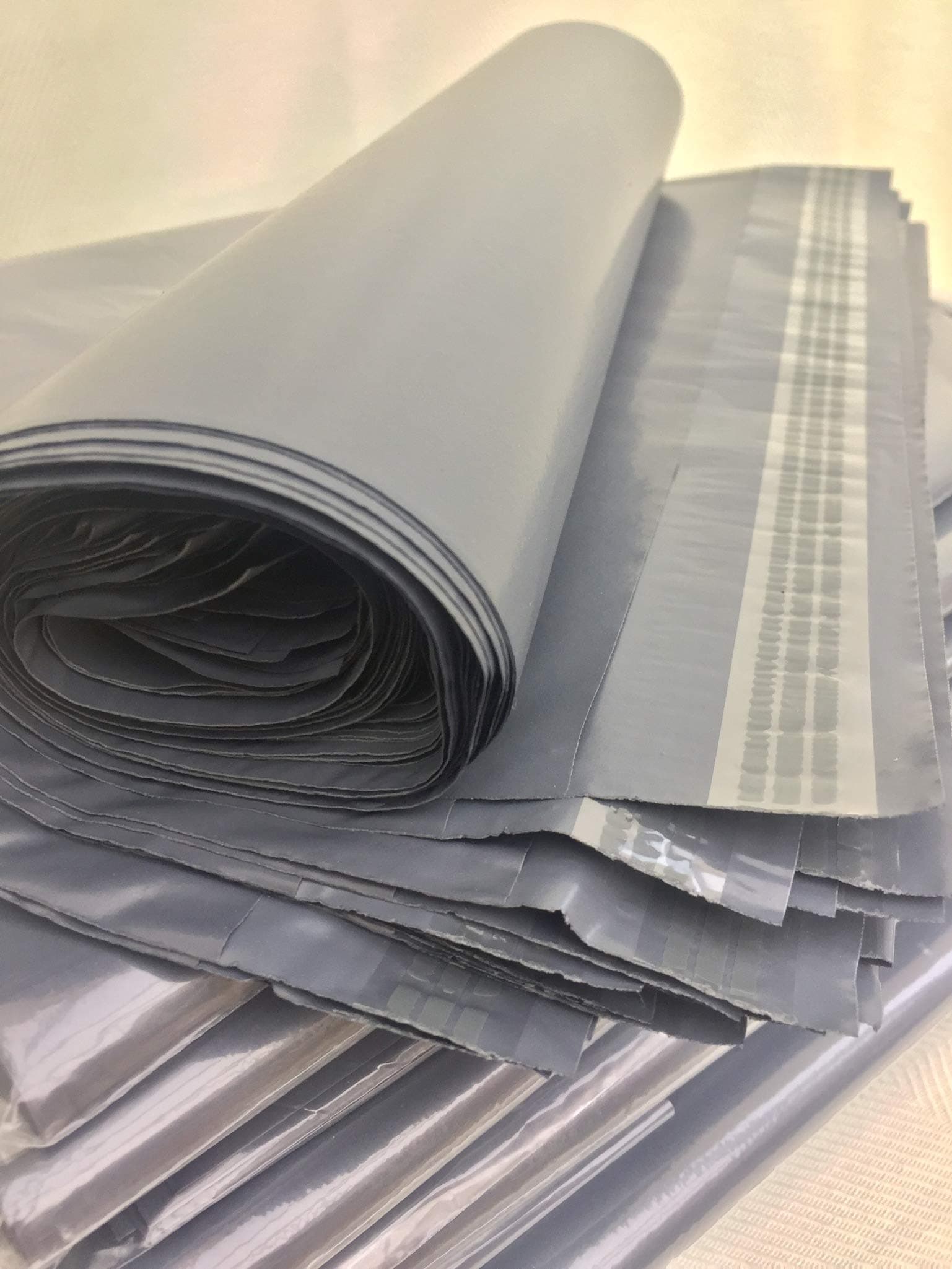 Grey Mailing Bags - 150 x 225mm + 40mm Lip. Pack of 100 Strong Self-Seal Waterproof Postal Polythene Envelopes. Tear-Proof & Durable Plastic Mailers For Secure Packing & Posting Wide Range Of Items. Ideal For Mail Order. Small Size 6 x 9ins + 1.5in