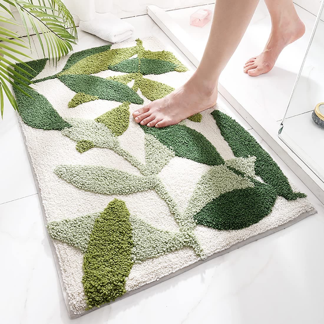 Angju Non-Slip Bath Mat, 45 x 65 cm Green Leaf Bathroom Floor Mat Super Soft and Water Absorbent, Machine Washable Microfiber Bathroom Rug for Bathroom, Shower, Bedroom, Kitchen, Doorway