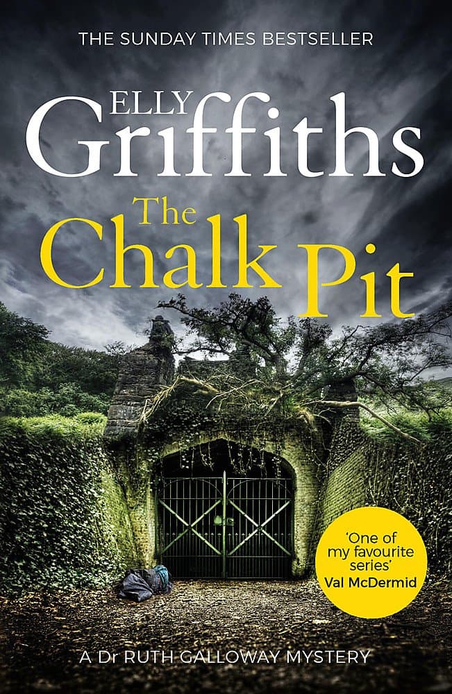 THE CHALK PIT: THE DR RUTH GALLOWAY MYSTERIES 9