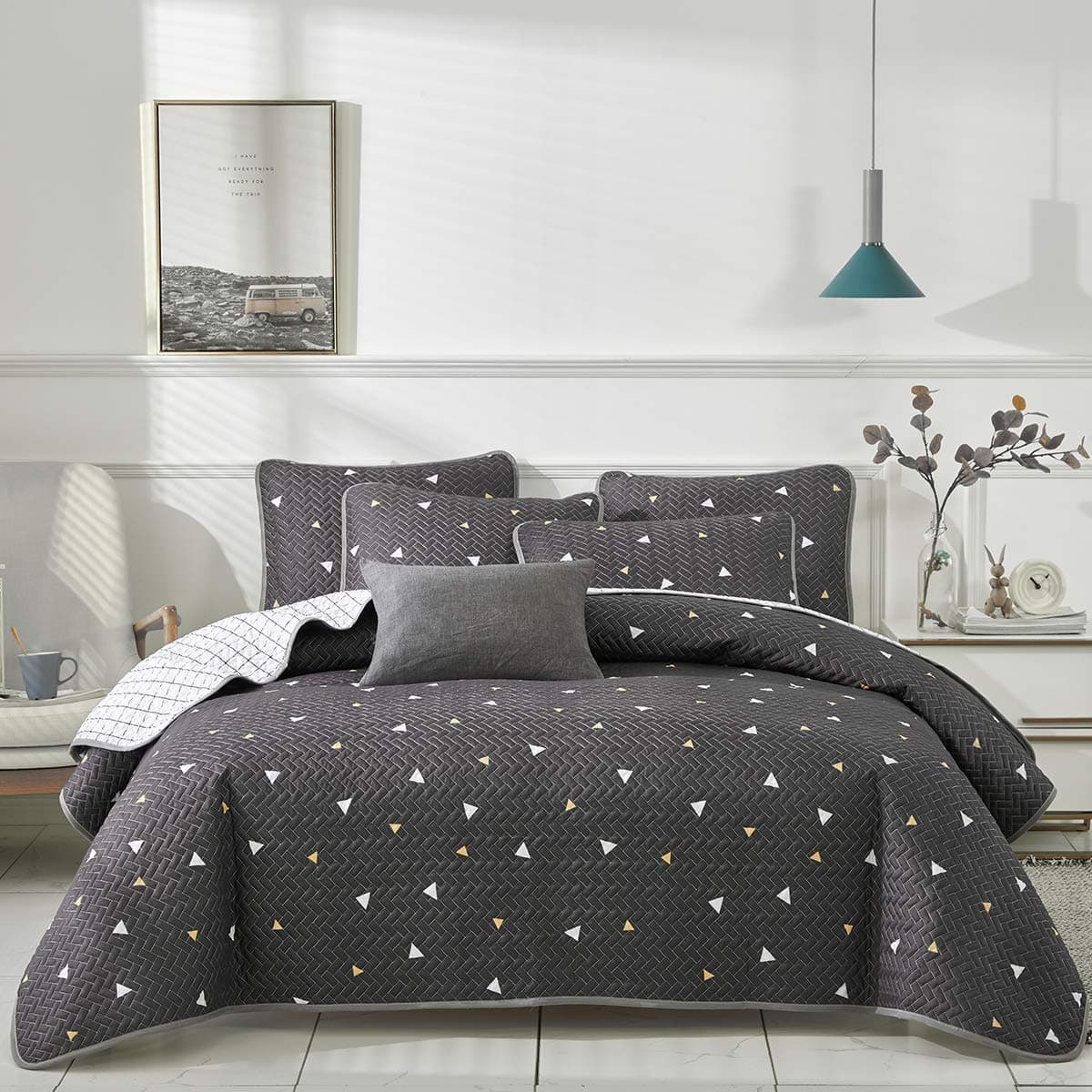 UOZZI BEDDING 3 Piece Reversible Dark Gray Queen Size Quilt Set with Triangle Pattern Soft Microfiber Lightweight Adult Summer Coverlet Bedspread Bed Blanket for All Season