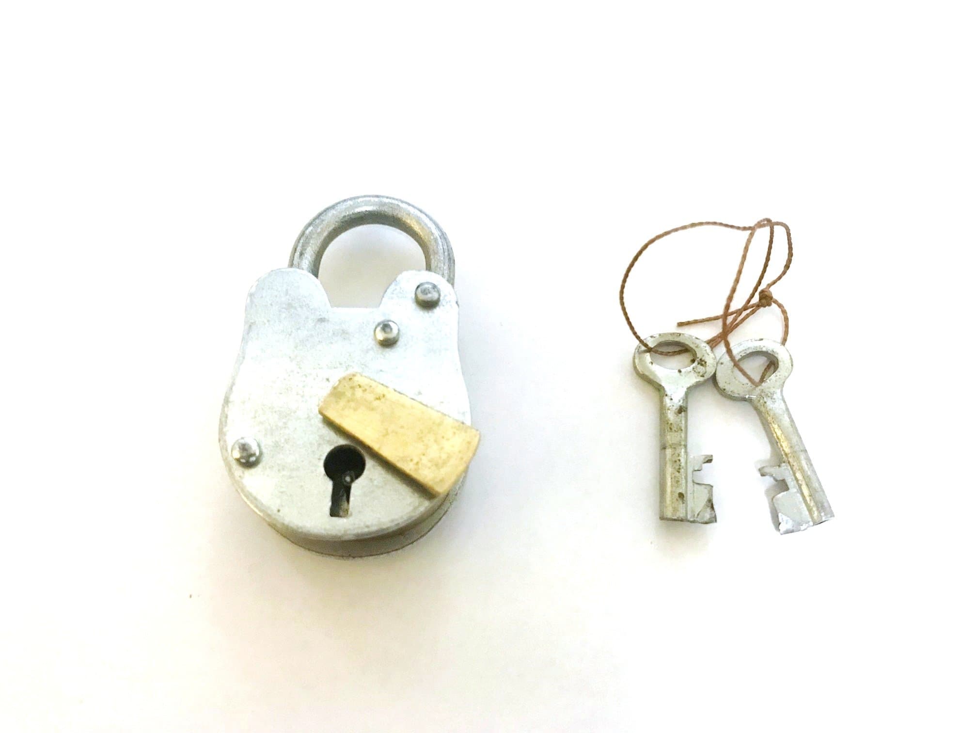 01101 Industrial metal and brass decorative padlock and keys, 4 x 3 inch