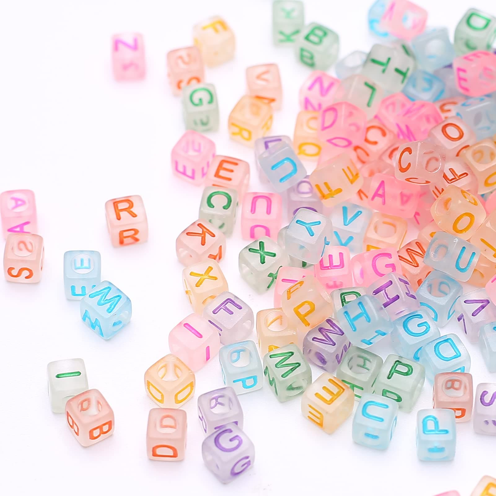 HERZWILD Letter Beads for Threading Approx. 1000 Pieces 6 x 6 mm Letter Beads Square Craft Beads Letters A-Z Beads for Jewellery Crafts