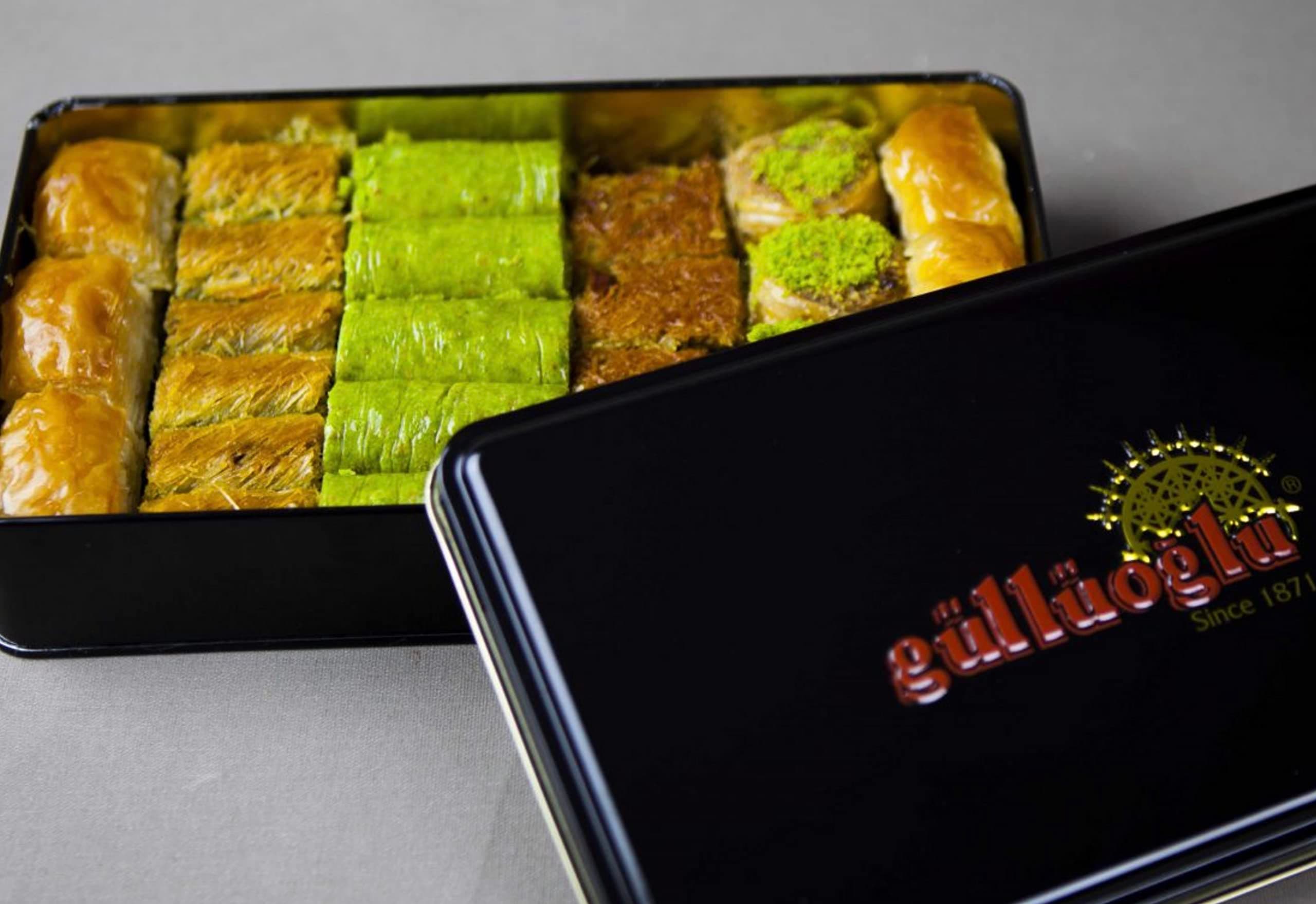 Gulluoglu Assorted Turkish Baklava 25 pieces (1.76lb - 800gr), tin box, daily fresh shipment from Istanbul/Turkey