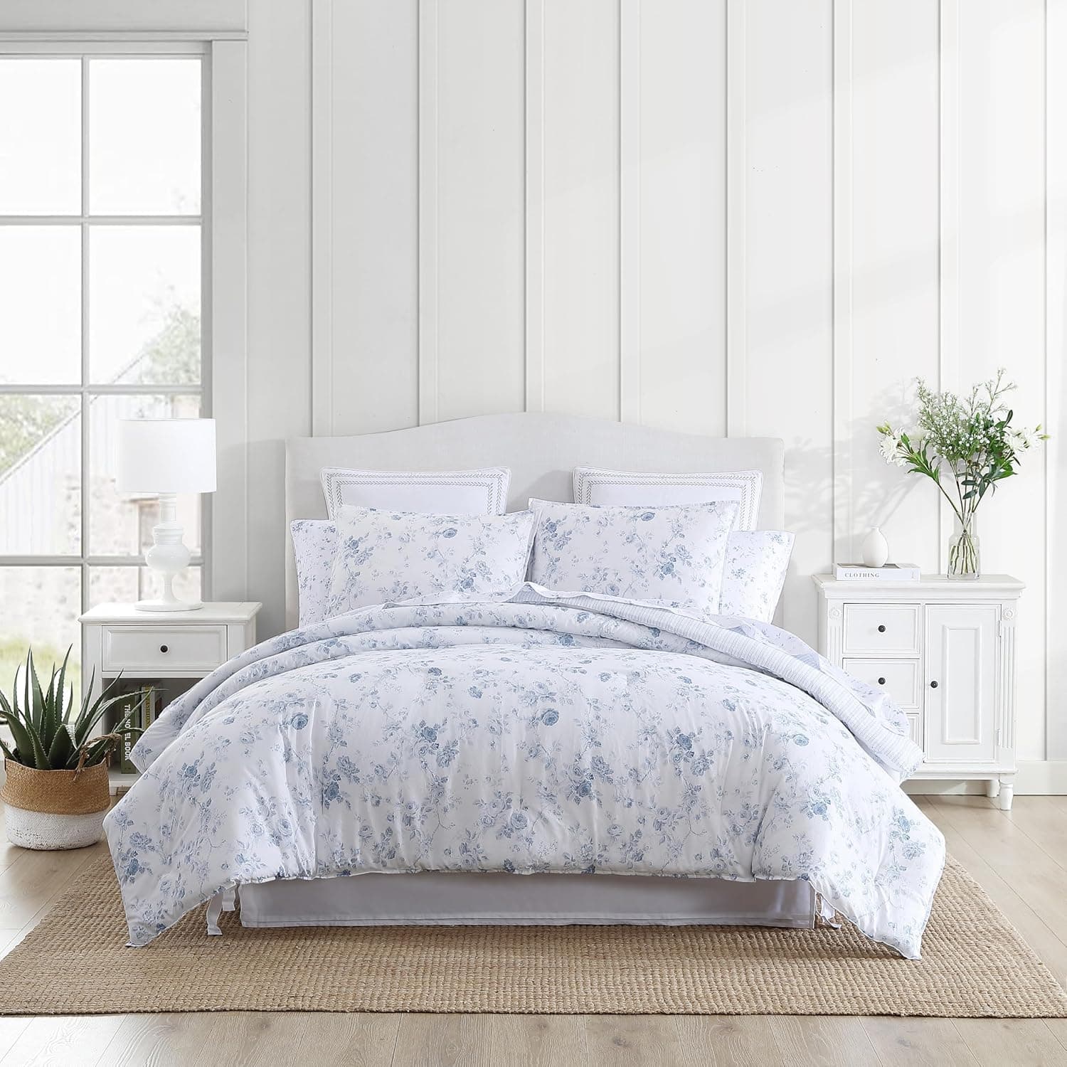 Queen Comforter Set, Soft Cotton Bedding with a Medium Weight for Year Round Use, Reversible 3 Piece Bed Set with Matching Pillowcases (Belinda Chambray Blue)