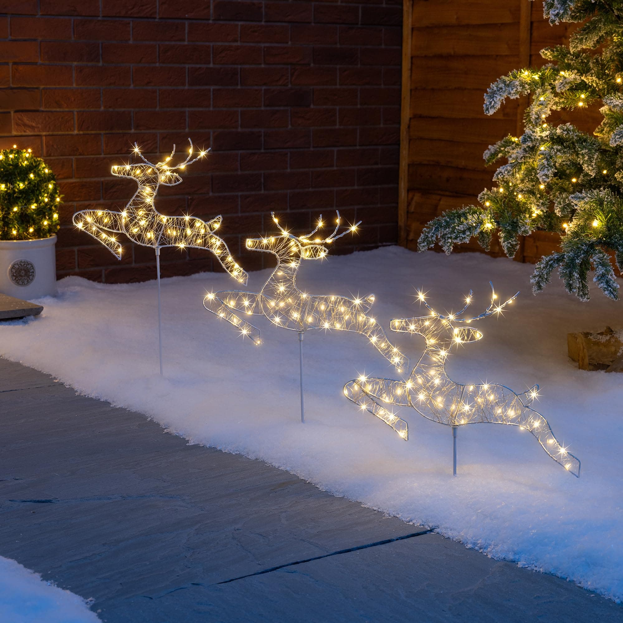 Christow Reindeer Christmas Lights, Flashing Micro LED Pathway Stake Decorations, Battery Powered with Timer, Indoor Outdoor, Set of 3 x 52cm (including ground stakes)