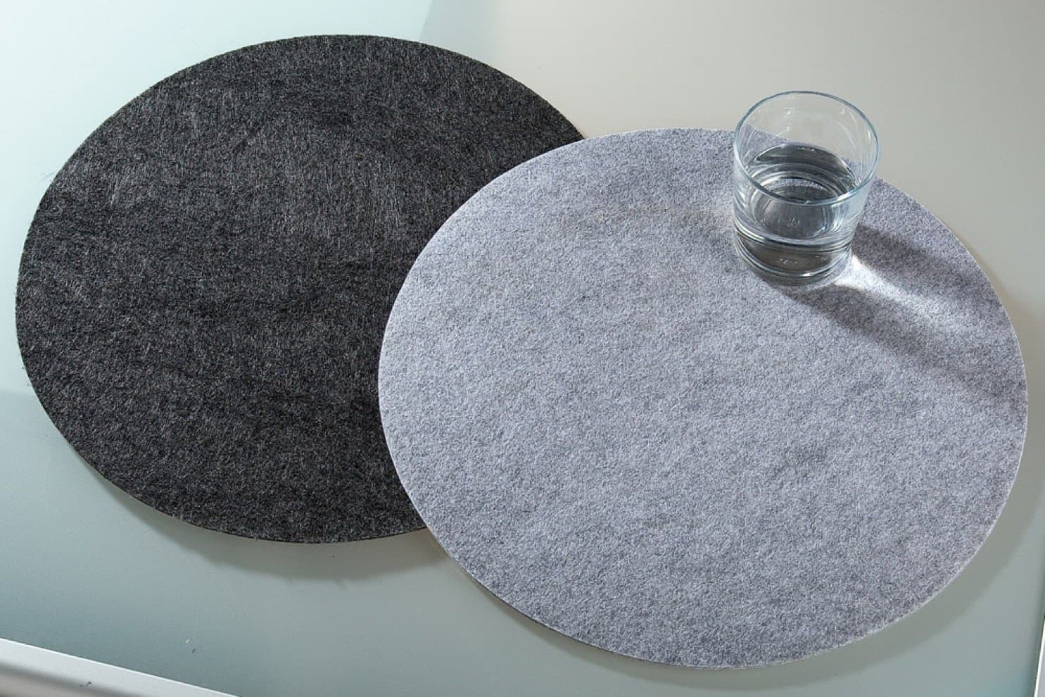 Gilde Round Felt Table Set of 6, 35 cm Diameter, Set of 6 Placemats Washable Mat in Dark Grey/Anthracite