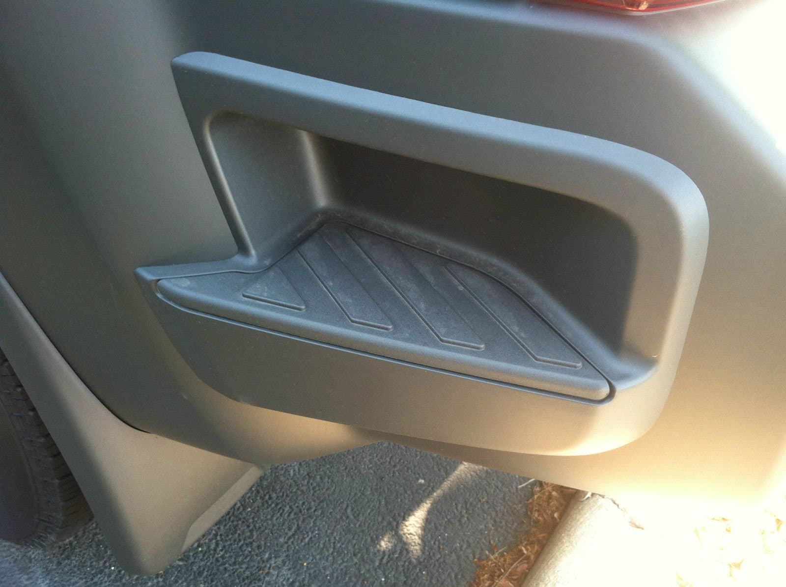 OEM 2005-2015 日産エクステラ 左後部バンパーステップ パッド付き (運転席側)