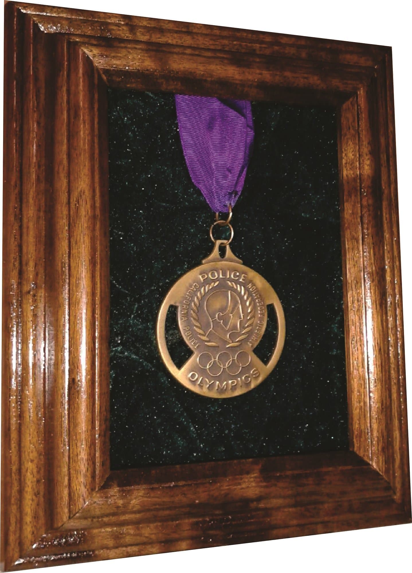 Single Military Medal Display Case - 5x7 Walnut (Red Velvet)