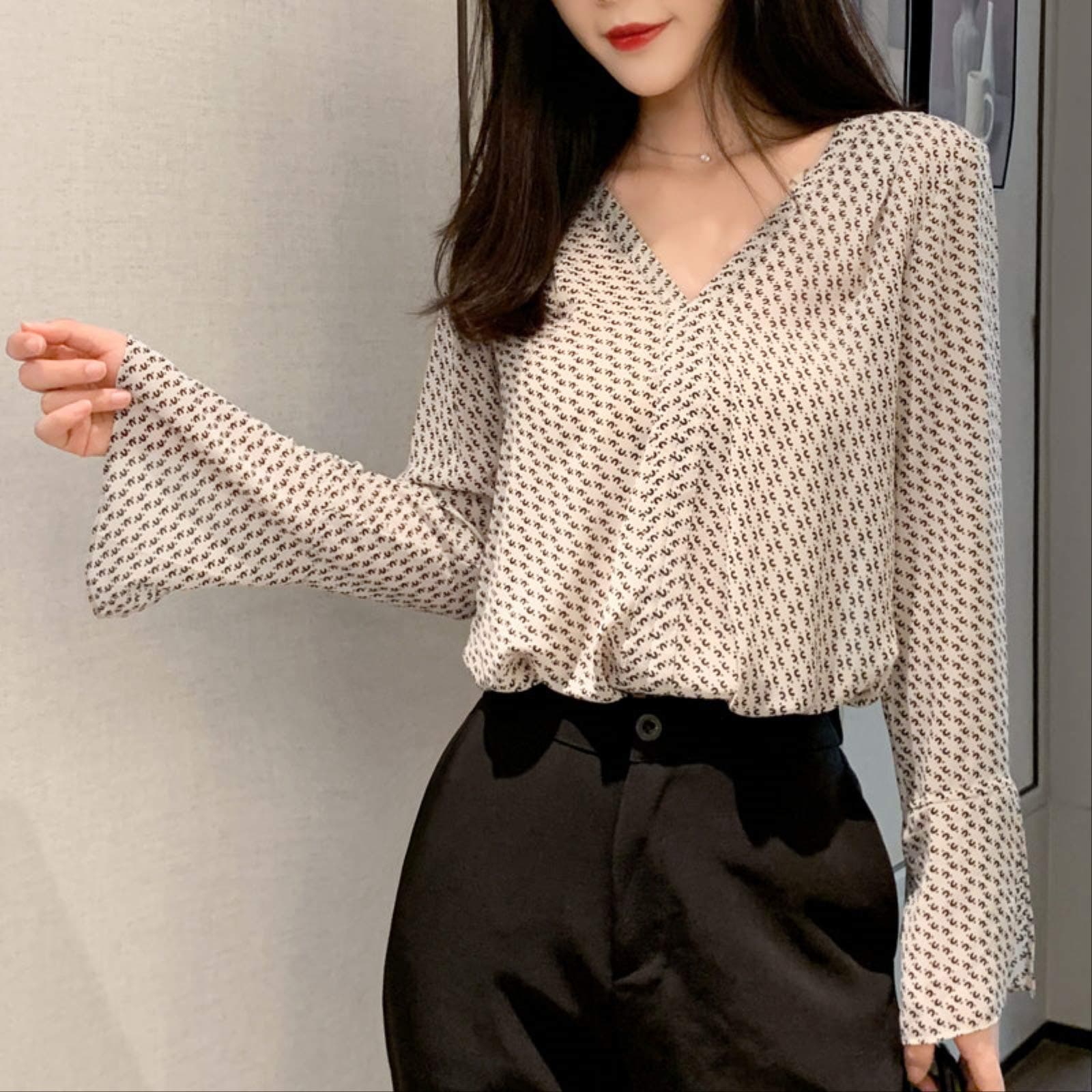 Lady Mini Crossbody Bag, Leather Case for Cell Phone and Small Daily Use Items with 2 Compartments and 1 Zipper Gifts for Friends&Relatives(Pink)