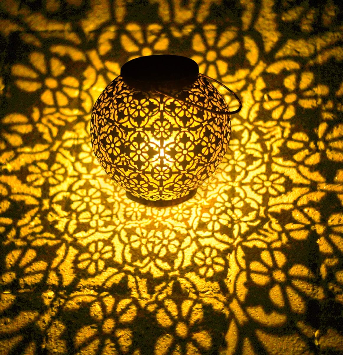 Solar Lanterns Outdoor Garden Lanterns, Solar Powered Moroccan Lantern Lamp, Metal Retro Light Hanging Lanterns Waterproof Solar Garden Decorations Accessories Garden Gifts for Porch,Yard, Lawn,Patio