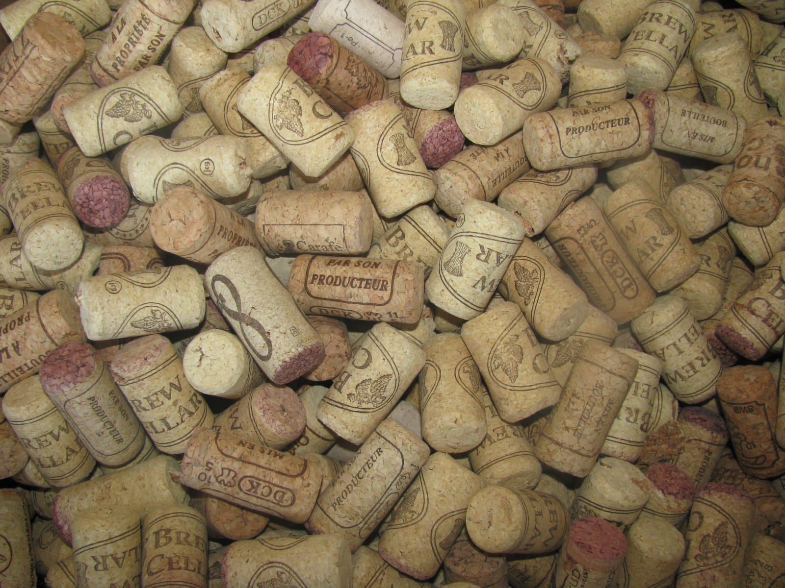 75 , RECYCLED, Premium Corks, USED, Natural, Wine Corks, Lengths, of ,corks, vary, but, ARE, ABOUT, 1-1/4" to 1-7/8" LONG, 24MM, ACROST,