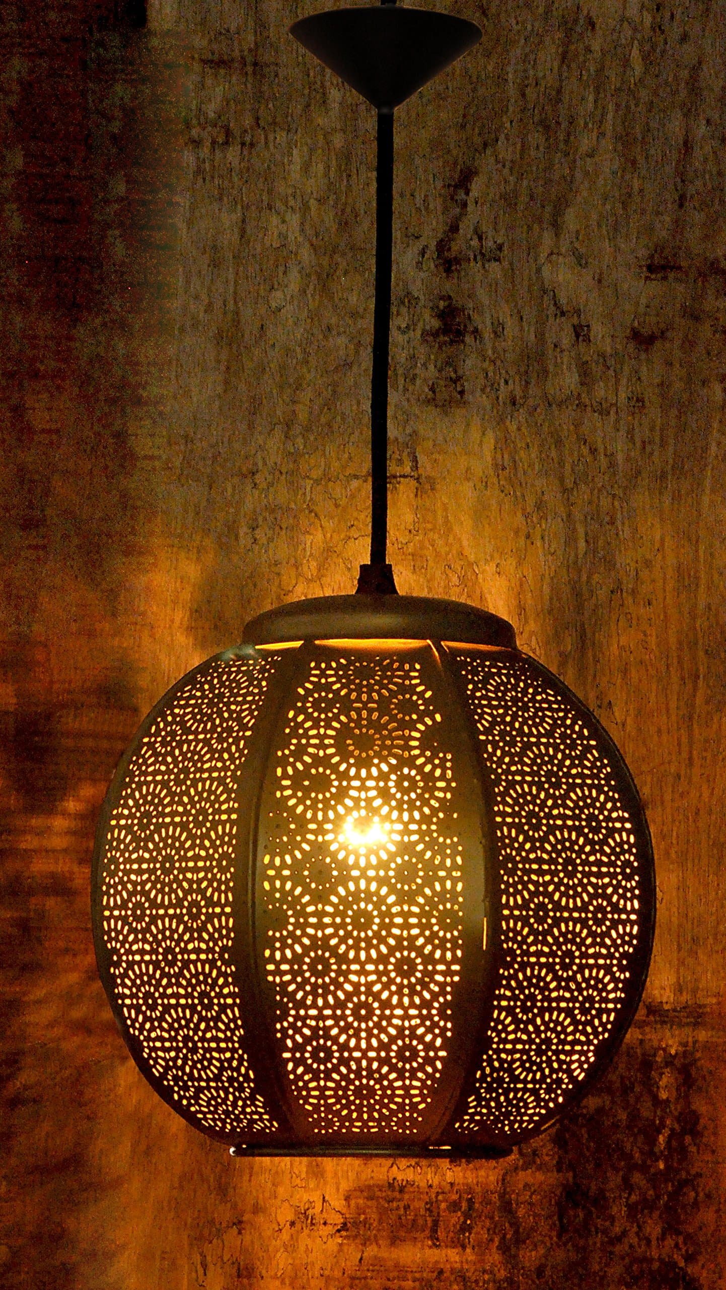 Logam Ajoure Metal Hanging Ceiling Lamp (Gold)